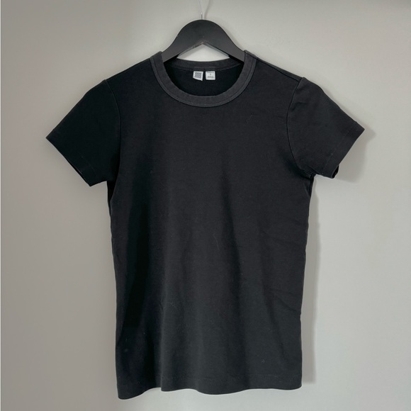 Uniqlo Tops - Uniqlo Black Short Sleeve Tee